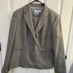 Kasper Women's Light Gray Two-Button Blazer business pant suit